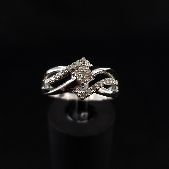 Sterling Silver Jewelry - Genuine diamond ring - real diamonds set in sterling silver size 6.5